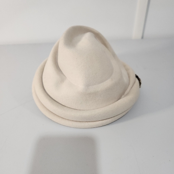 Vintage Cream Women's Hat with Pin Accent - Picture 5 of 7